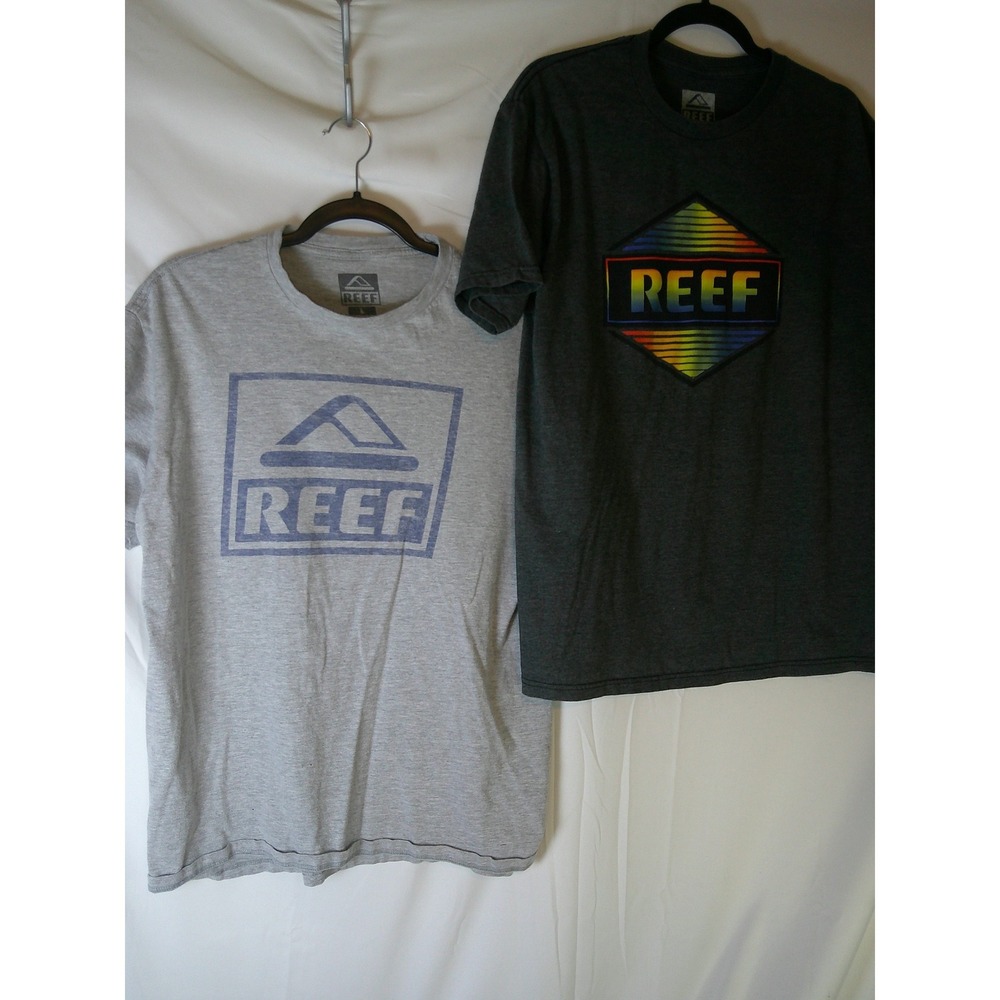 Reef Mens Graphic T-Shirt Lot of 2 Gray Charcoal Rainbow Logo Size L Large‎